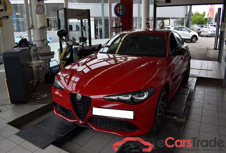 Alfa_romeo Competizione Q4 Giulia 2.0 Turbo 16V AT8-Q4 Competizione #1