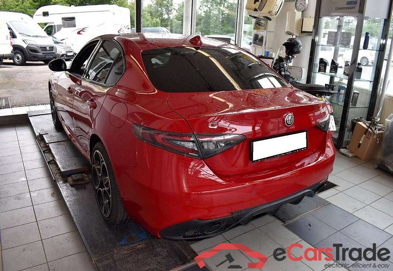Alfa_romeo Competizione Q4 Giulia 2.0 Turbo 16V AT8-Q4 Competizione #2