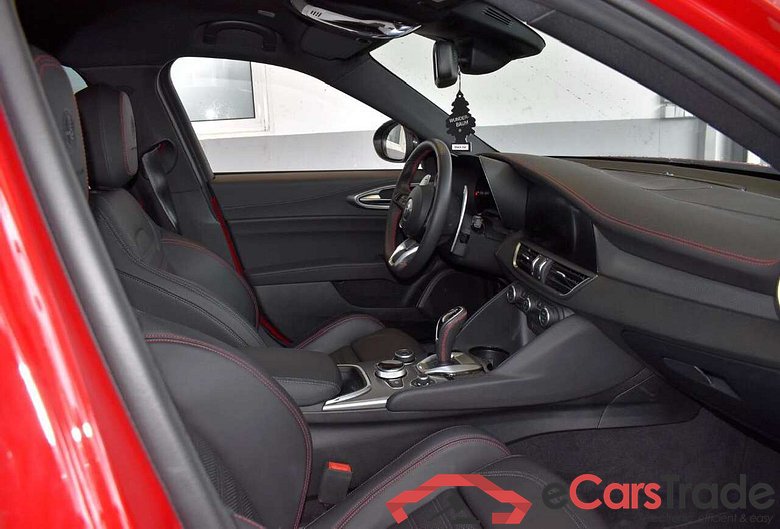 Alfa_romeo Competizione Q4 Giulia 2.0 Turbo 16V AT8-Q4 Competizione #4