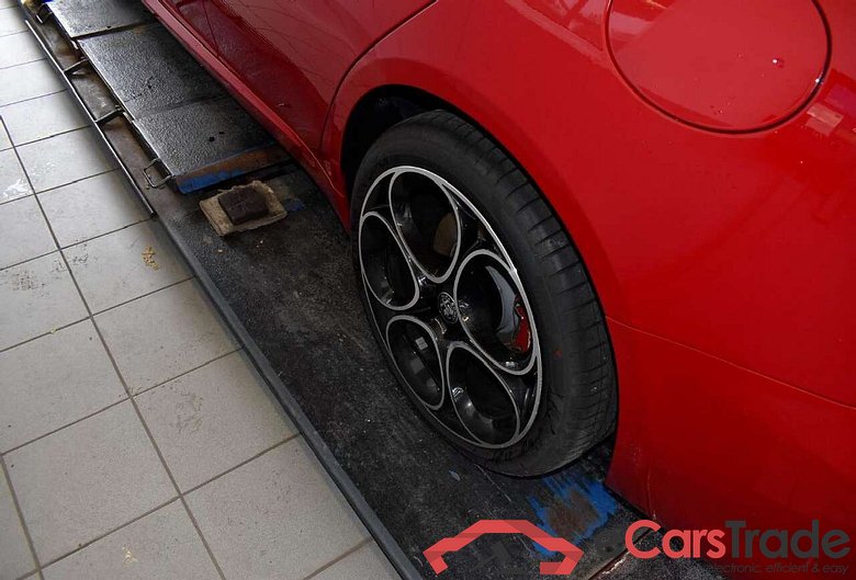 Alfa_romeo Competizione Q4 Giulia 2.0 Turbo 16V AT8-Q4 Competizione #6