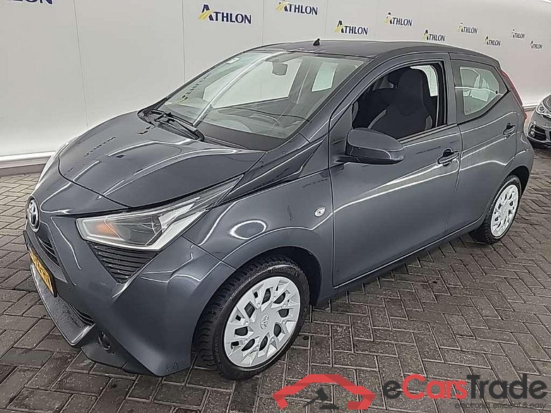 TOYOTA Aygo 1.0 VVT-i x-play 5D 53kW #1