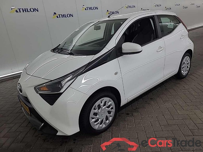 TOYOTA Aygo 1.0 VVT-i x-play 5D 53kW #1