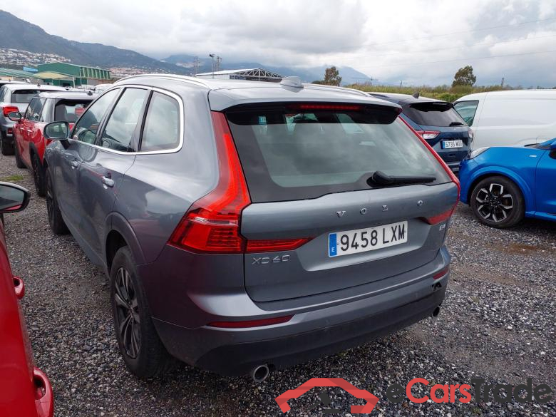 VOLVO XC60 2.0 B4 Momentum Pro