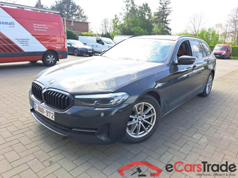 BMW - BMW 5 TOURING 518dA 136PK Business Edition With Dakota Sport Seats & Parking Assistant Pack