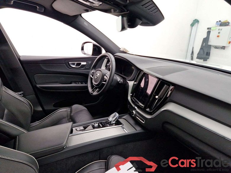 VOLVO XC60 2.0 B4 PLUS DARK 4WD AUT #3