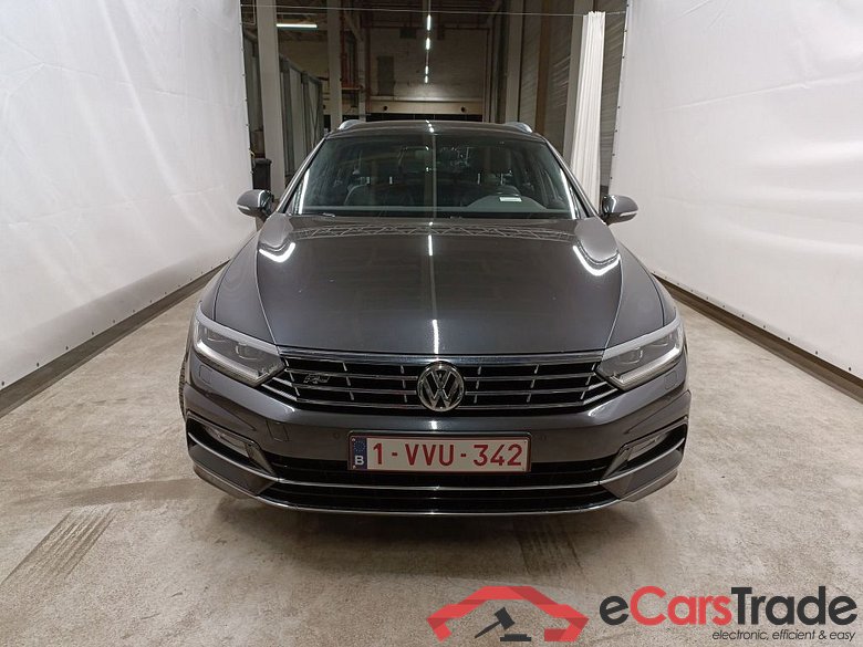 Volkswagen Passat Variant 1.6 TDI Highline Business DSG-7 5d #1