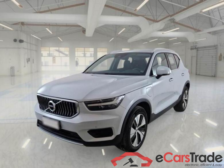 Volvo 228 VOLVO XC40 / 2017 / 5P / SUV T5 PLUG-IN HYBRID AUTO RECH INSCRIP EXPR