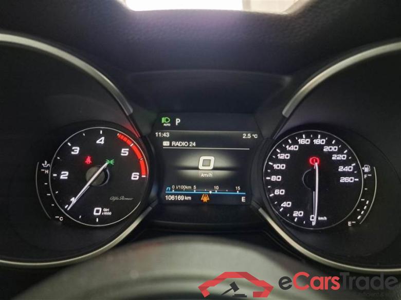 AlfaRomeo 33 ALFA ROMEO STELVIO / 2017 / 5P / SUV 2.2 TURBO DIESEL 190CV AT8 RWD BUSINESS #4