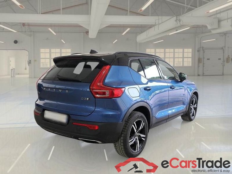 Volvo 46 VOLVO XC40 / 2017 / 5P / SUV D3 AWD GEARTRONIC R-DESIGN #2