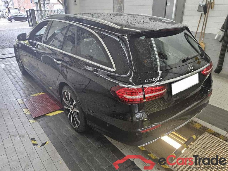 Mercedes-Benz E -Klasse T-Modell (BM 213)(06.2016->) DE - Kb5 E 300 e EU6d, T e AMG Line (EURO 6d), (Facelift) 2020 - 2023 #4