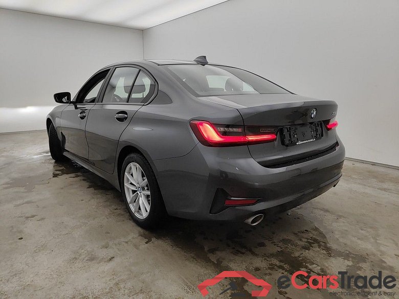 BMW 3 Reeks Berline 330e (215 kW) 4d #4