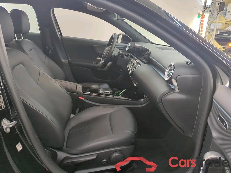 Mercedes-Benz A-Klasse Limousine A 200 7G-DCT Business Solution Luxury 4d #3