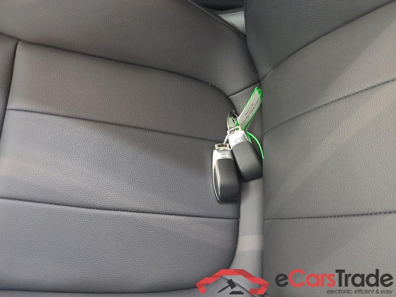 Mercedes-Benz A-Klasse Limousine A 200 7G-DCT Business Solution Luxury 4d #4