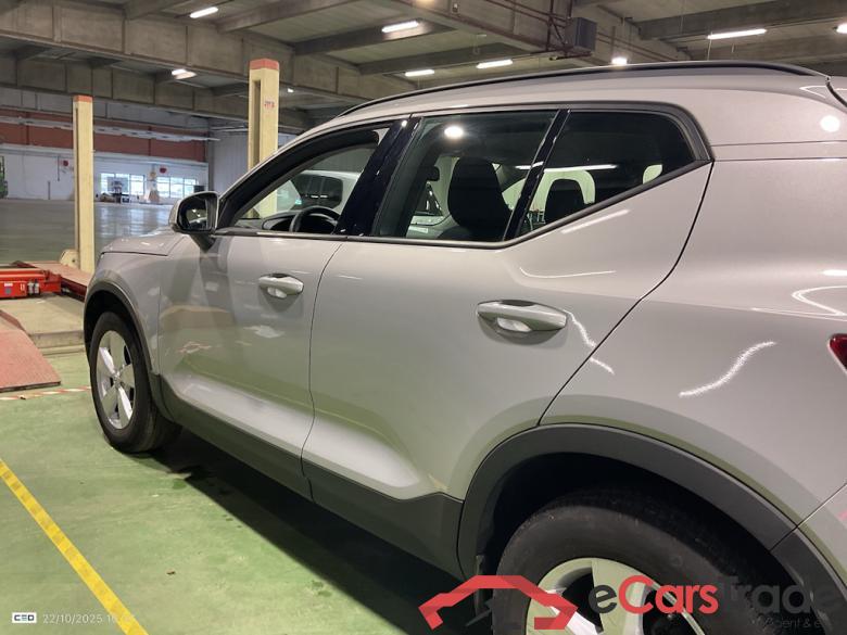 VOLVO XC40 1.5 T2 ESSENTIAL AUTO #3 VOLVO XC40 1.5 T2 ESSENTIAL AUTO #3