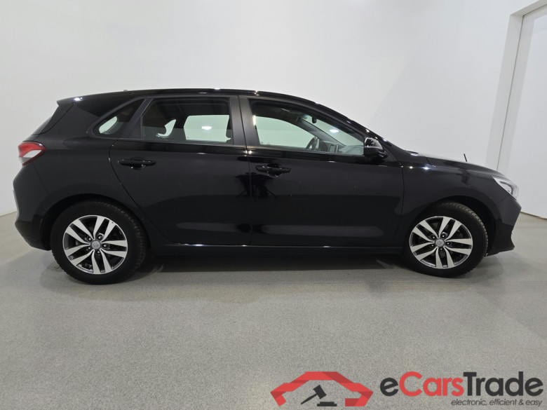 Hyundai i30 1.6 CRDI Aut. Navi KeylessGo Camera Klima PDC ... #5