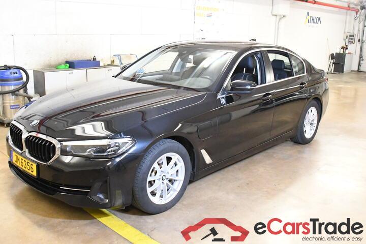 BMW 530e Plug-In Hybrid Aut. LED-Xenon LC-Pro Navi-Pro Ambient Leather KeylessGo Camera Klima PDC ... #1