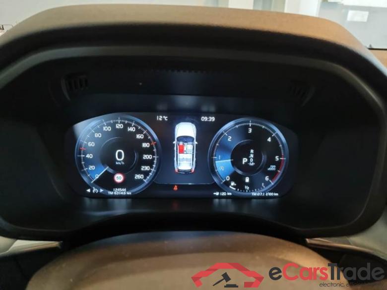 VOLVO XC60 / 2017 / 5P / SUV B4 D AWD AUTOMATICO MOMENTUM PRO #4