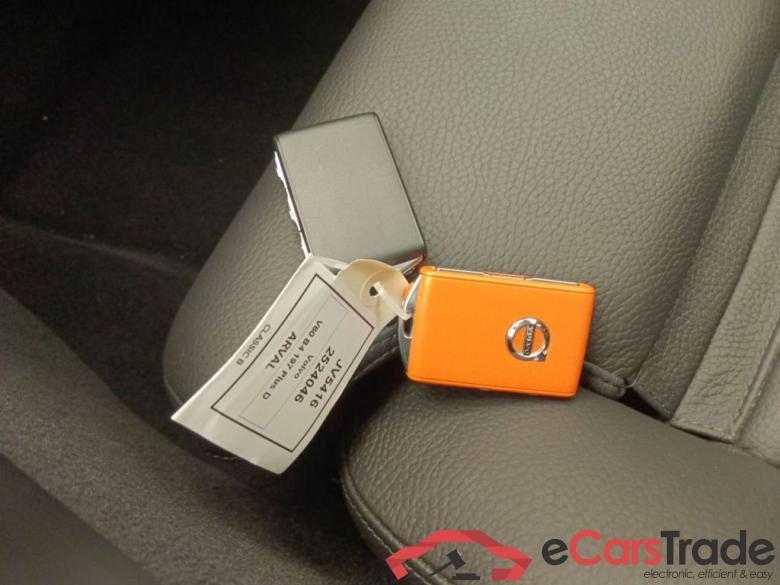 VOLVO V60 DIESEL - 2022 2.0 B4 197hp Plus Dark 5d #4