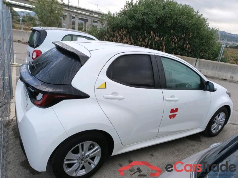 TOYOTA Yaris / 2020 / 5P / berlina con portón 1.5 120H Business Plus #2