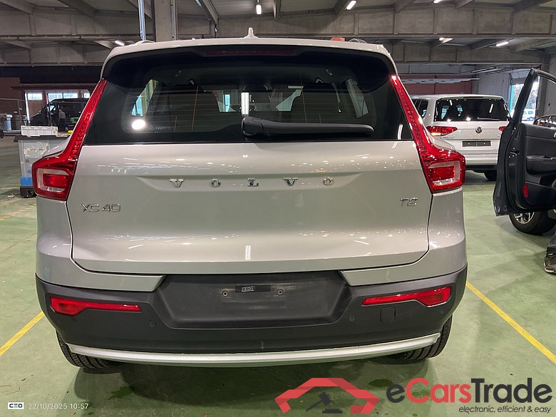 VOLVO XC40 1.5 T2 ESSENTIAL AUTO #5