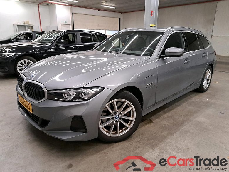 BMW - BMW 3 TOURING 320e 204PK Pack Comfort With Vernasca Sport Seats & Heated Steering Wheel & Comfort Pack & Driving Assistant & Parking Assistant Pack & Active Cruise * HYBRID *