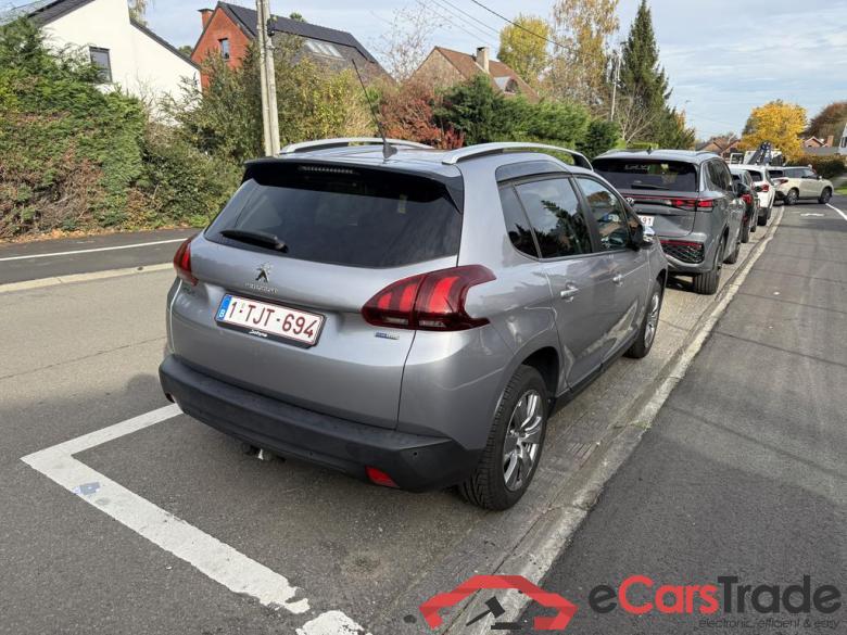 PEUGEOT 2008 1.2i PureTech Style #4