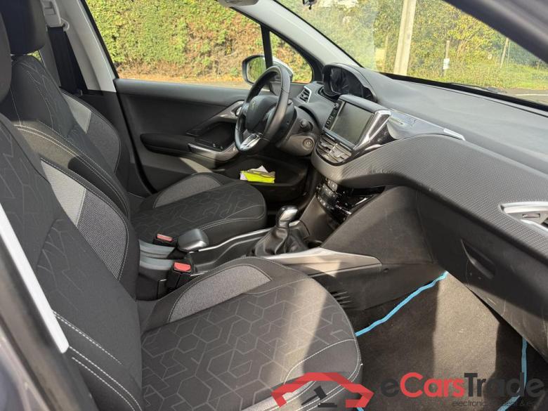 PEUGEOT 2008 1.2i PureTech Style #5