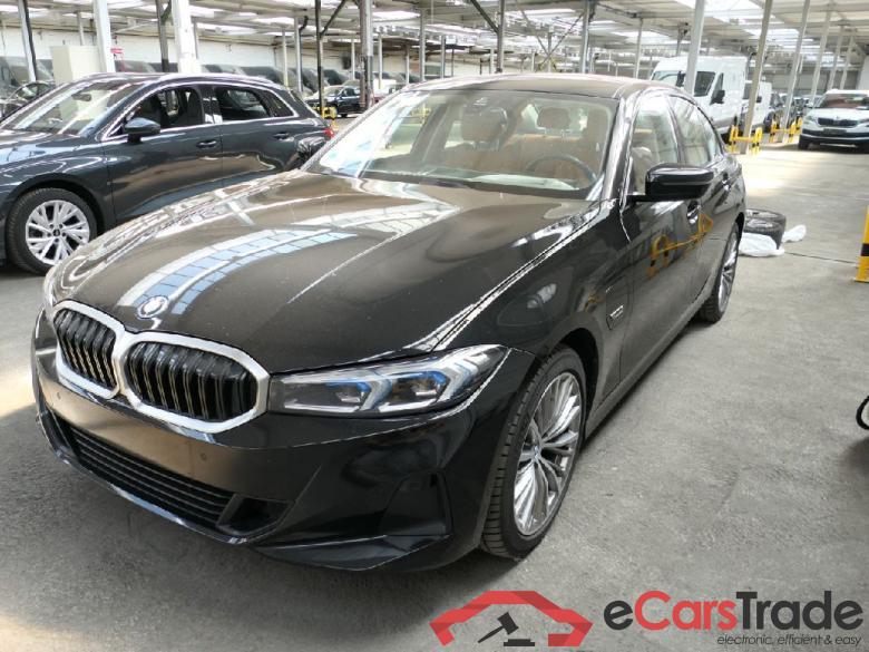 BMW 3er 330e Aut. 4d 135kW #1