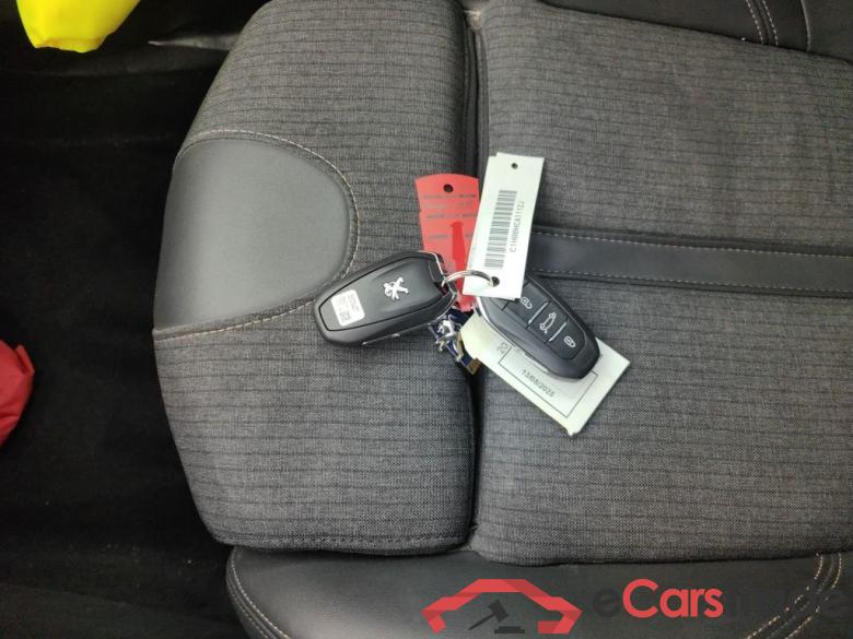 PEUGEOT 3008 - 2016 1.6 Hybrid4 PHEV GT Line (EU6.3) 5d #4