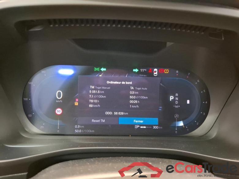 VOLVO XC40 / 2022 / 5P / SUV B3 163 DCT 7 Start #6