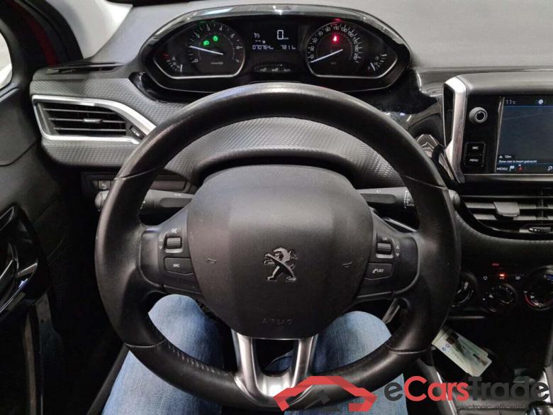 PEUGEOT 208 1.2 PureTech Signature #6