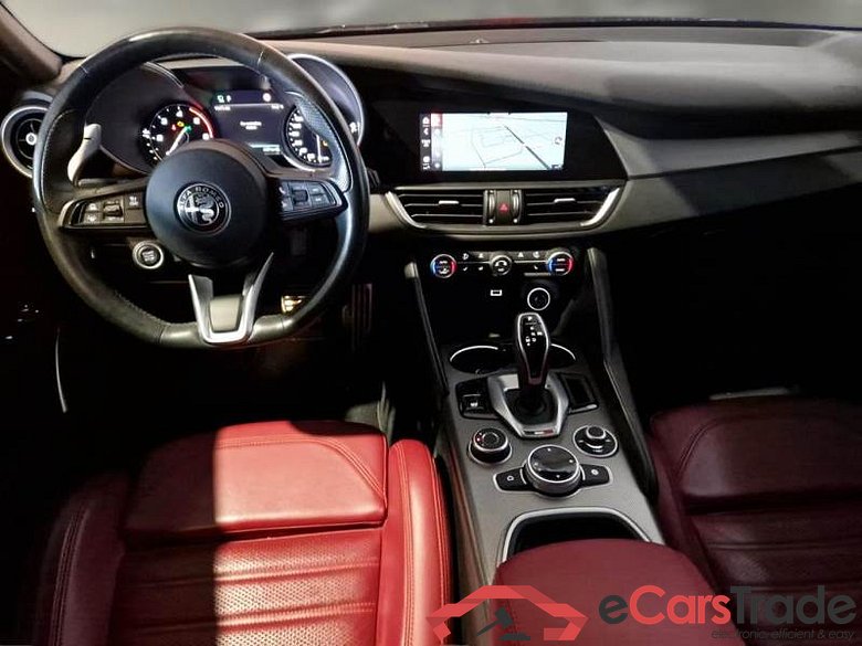 ALFA ROMEO GIULIA / 2016 / 4P / BERLINA 2.2 TD 210 CV VELOCE AT8 Q4 #3