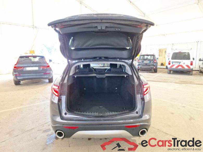 ALFA ROMEO STELVIO / 2017 / 5P / SUV 2.2 TURBO DIESEL 190CV BUSINESS AT8 Q4 #5