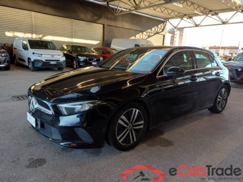 MERCEDES-BENZ CLASSE A / 2018 / 5P / BERLINA A 180 D AUTOMATIC SPORT #1
