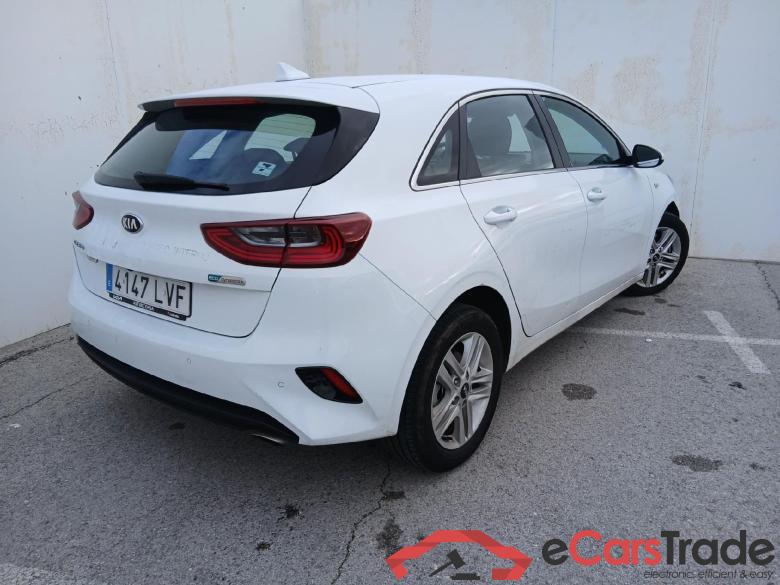 KIA Ceed / 2021 / 5P / berlina con portón 1.0 MHEV 88kW (120CV) Drive DCT #2