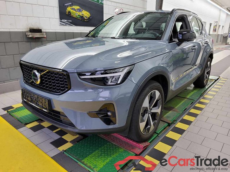 Volvo XC40 (2017->) DE - SUV5 B4 2WD EU6d, Plus Dark (EURO 6d), (Facelift) 2022 - 2024