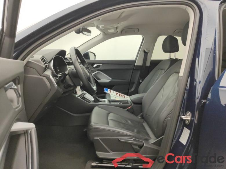 Audi Q3 35 TFSI S tronic 5d #3