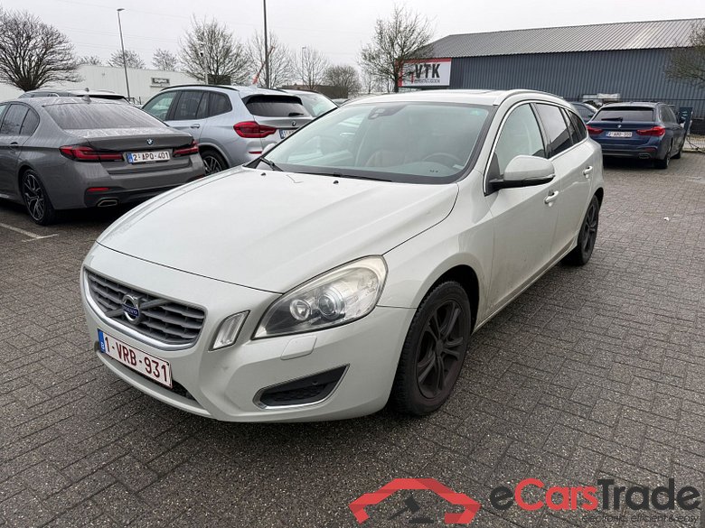 Volvo V60 2.0 D3 Momentum Aut. LED-Xenon Display Leather Klima PDC ...