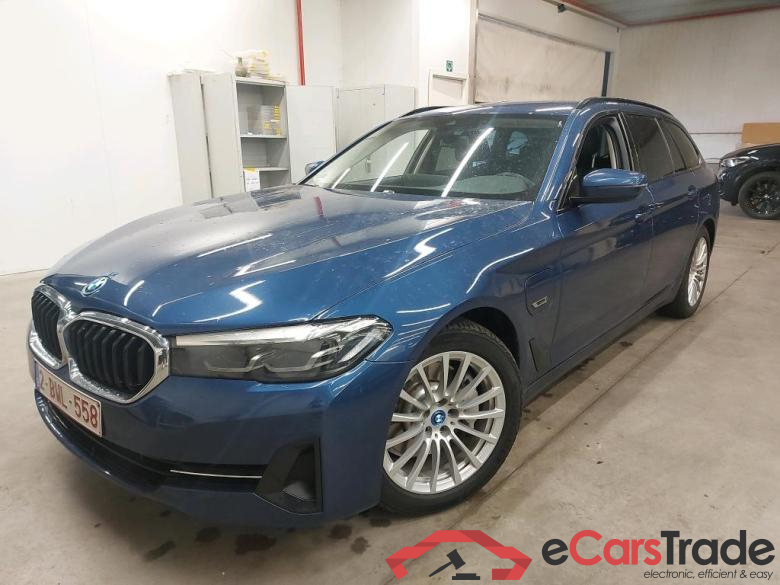 BMW - BMW 5 TOURING 520e 204PK Business Edition With Dakota Leather & Heated Steering Wheel & Parking Assisstant Pack  * HYBRID *