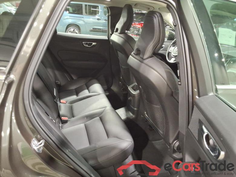 VOLVO XC60 - 2017 2.0 T8 TE AWD PHEV Momentum Pro Gear. STOCK #5