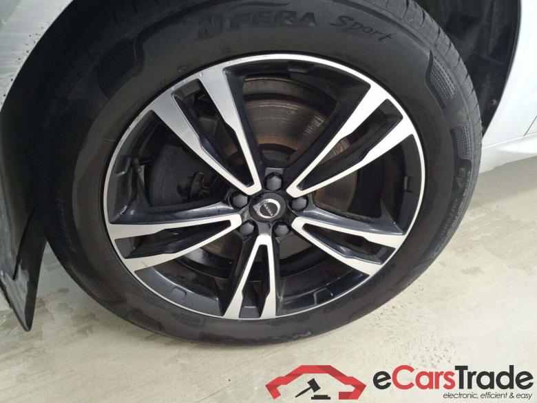 VOLVO XC60 2.0 B4 MOMENTUM PRO GEARTRONIC #6