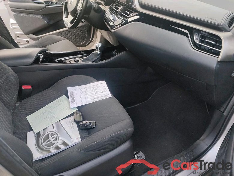 TOYOTA C-HR / 2016 / 5P / todoterreno 1.8 125H Advance (CX) #6