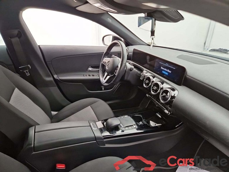 MERCEDES-BENZ CLA SHOOTING BRAKE 2.0 200 D STYLE 7G-DCT #3