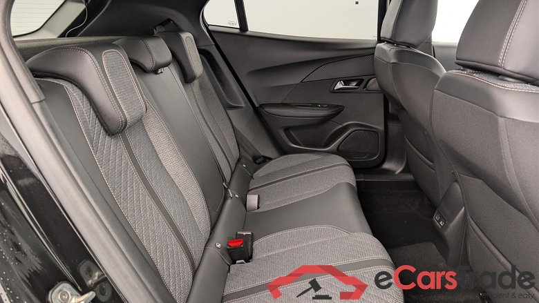 Peugeot 2008 Hybrid 136 e-DCS6 Allure #6