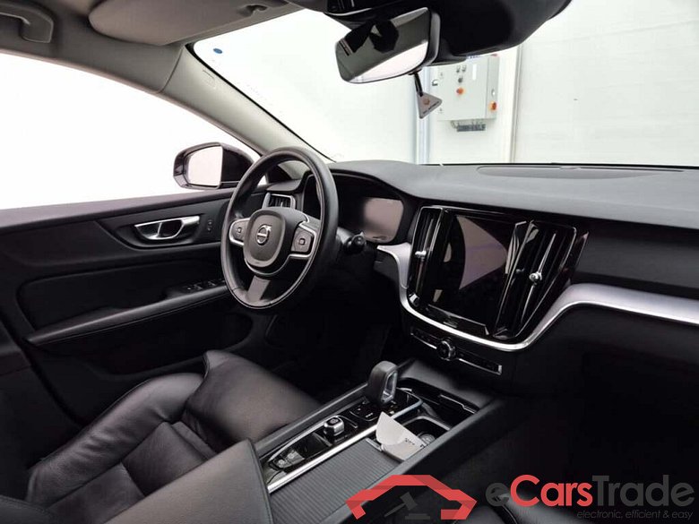 VOLVO V60 2.0 B3 Momen Bns #3