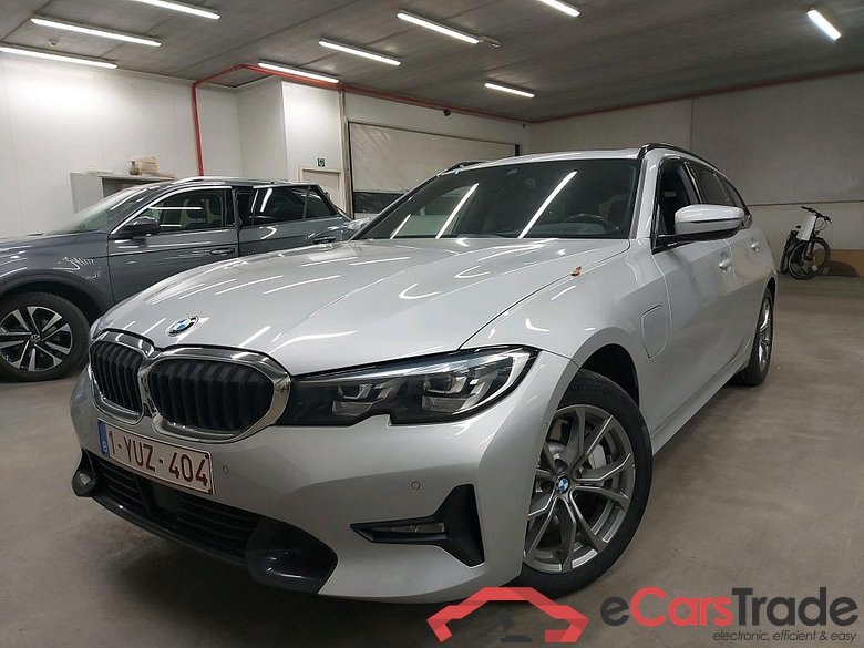 BMW - BMW 3 TOURING 330e 292PK Sport Pack Business Plus With Heated Seats & Travel Pack & Head Up & Active Cruise & Parking Assistant Plus  * HYBRID *
