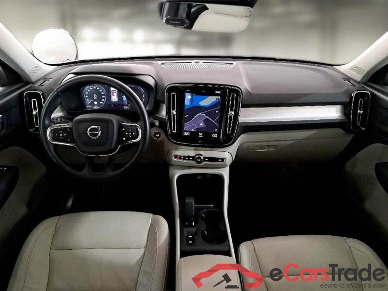 VOLVO XC40 / 2017 / 5P / SUV T4 Plug-in Hybrid auto Rech Inscrip Expr #3