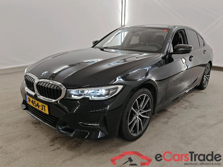 BMW 3 Serie Sedan 318iA Sport Line 4d