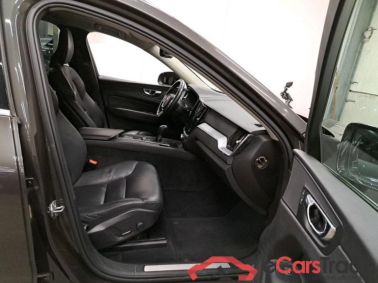 VOLVO - VOL XC60 D3 150PK Momentum Business Line With Moritz Leather & Winter Pack #3