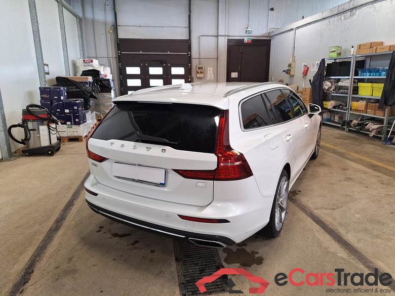 VOLVO V60 / 2019 / 5P / STATION WAGON T6 PLUG-IN AWD AUTOM.INSCR.EXPR. #2